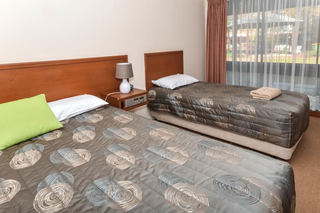 River Country Inn (Adults Only) Moama Ruang foto
