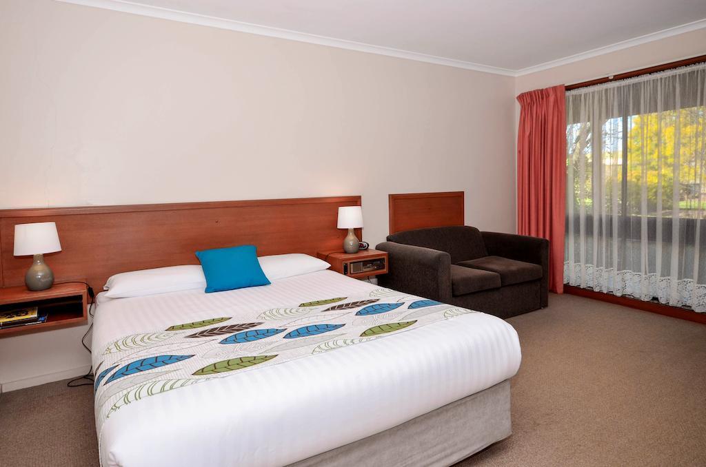 River Country Inn (Adults Only) Moama Ruang foto