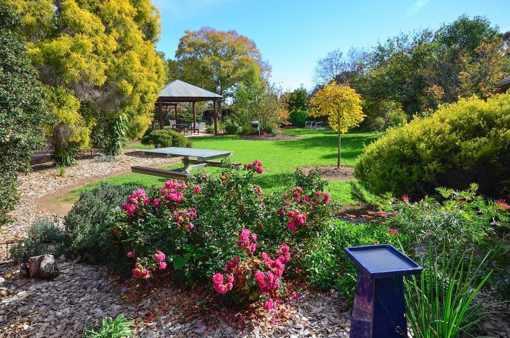 River Country Inn (Adults Only) Moama Bagian luar foto
