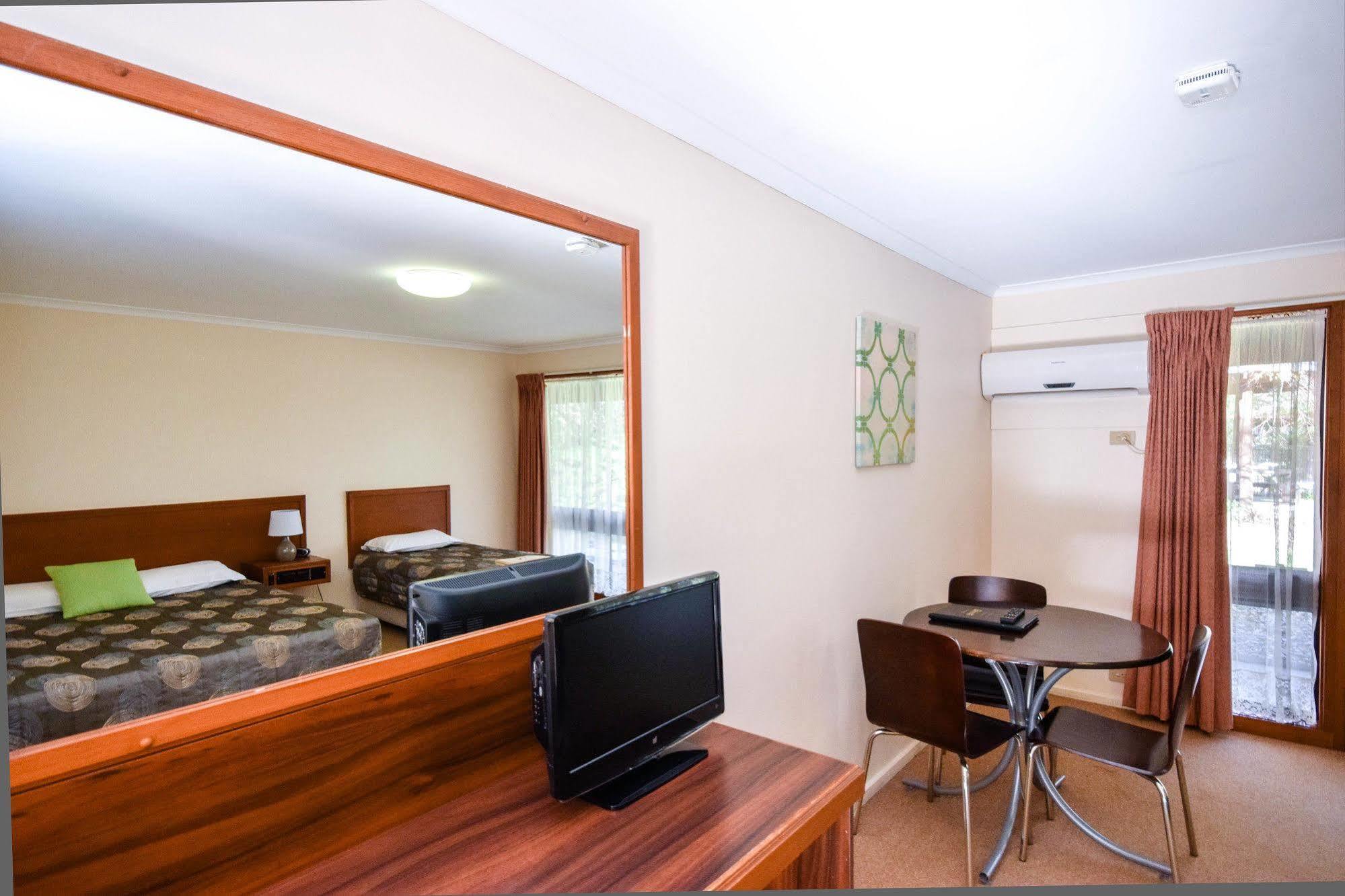 River Country Inn (Adults Only) Moama Bagian luar foto