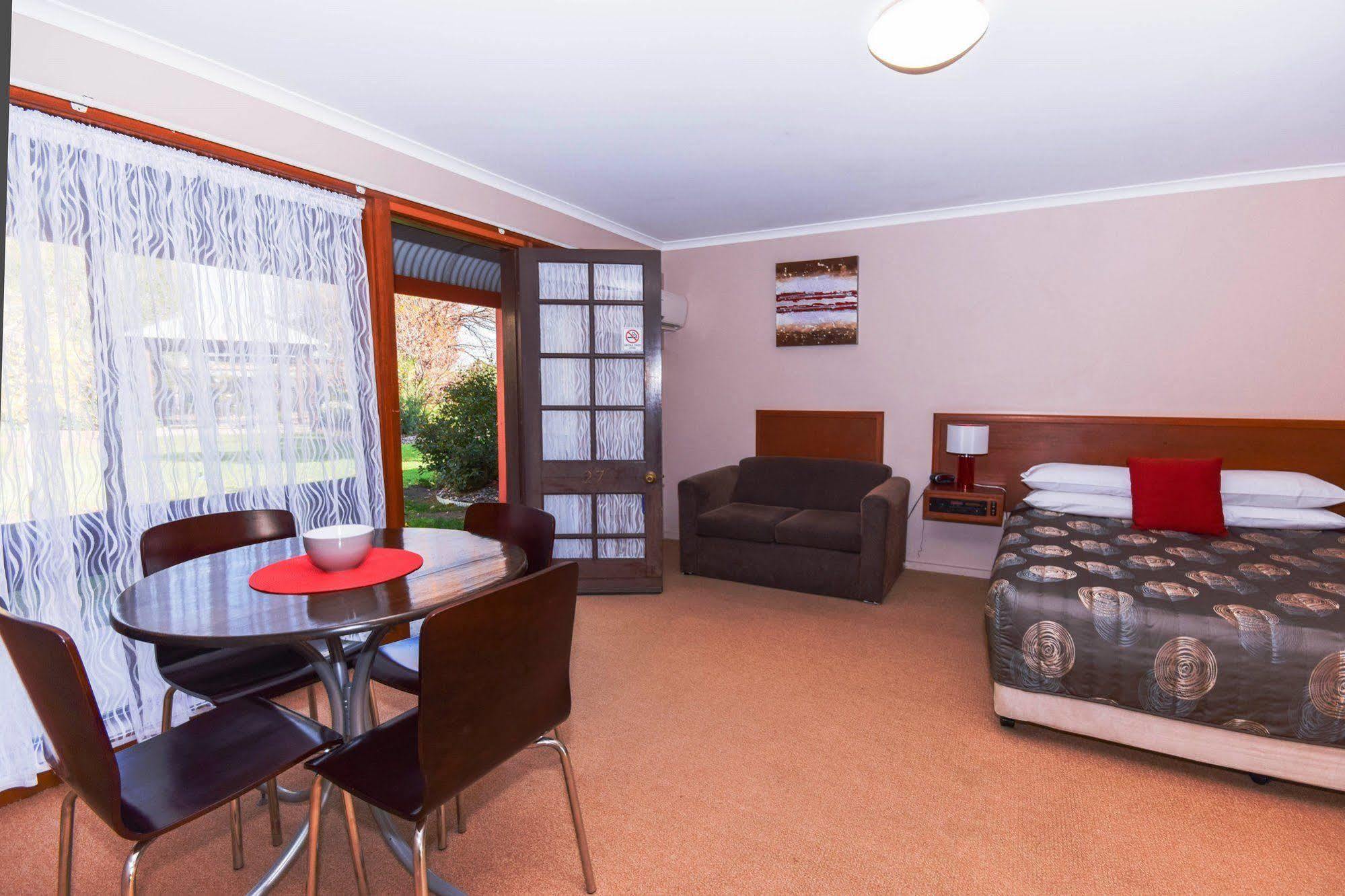 River Country Inn (Adults Only) Moama Bagian luar foto