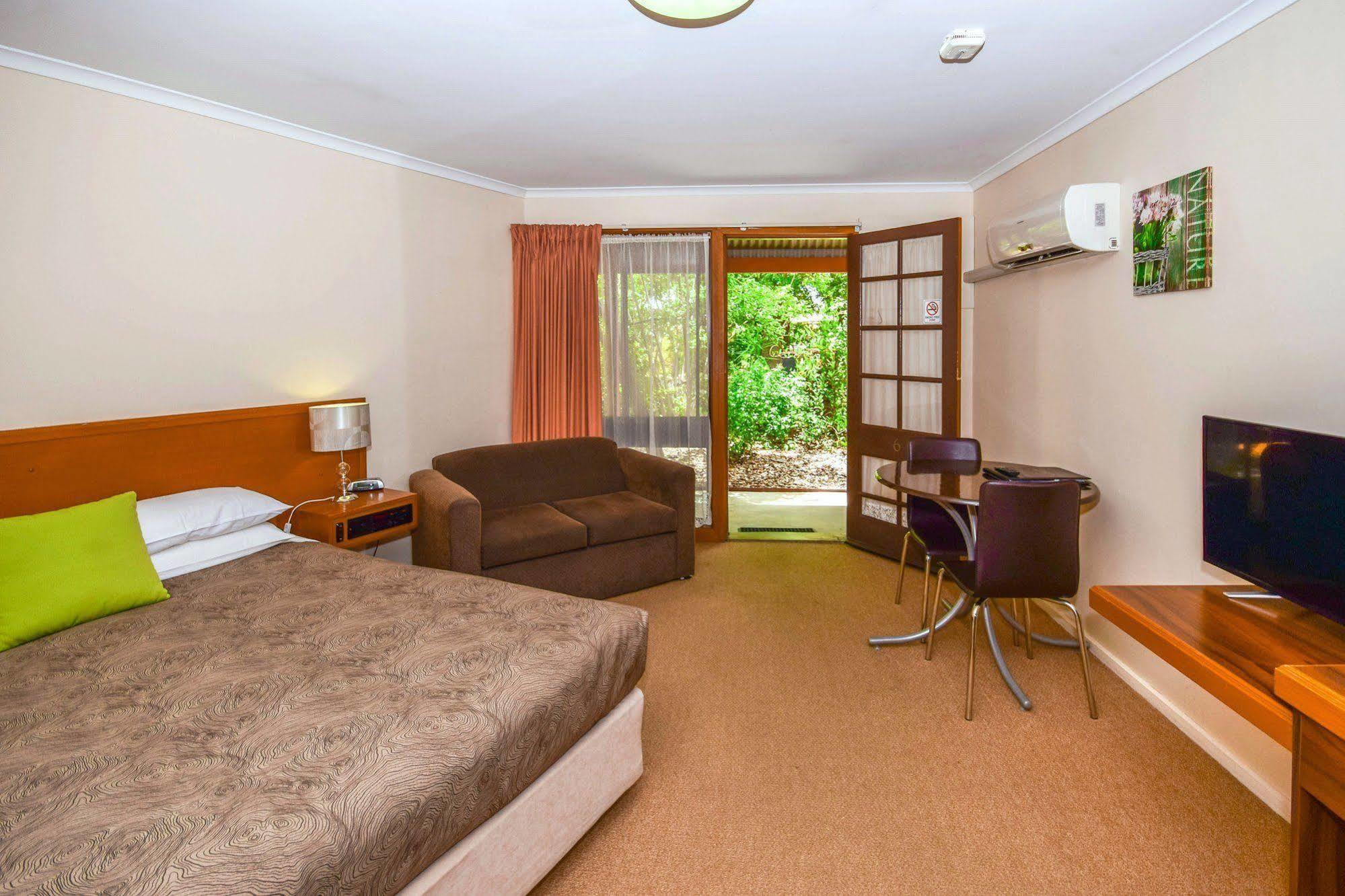 River Country Inn (Adults Only) Moama Bagian luar foto