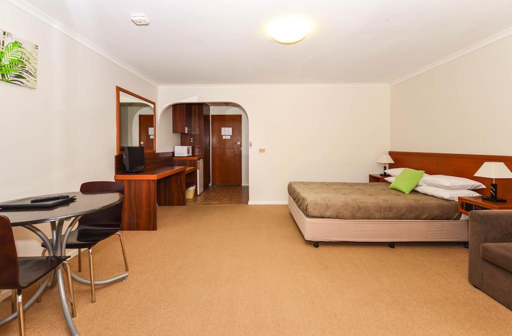 River Country Inn (Adults Only) Moama Ruang foto