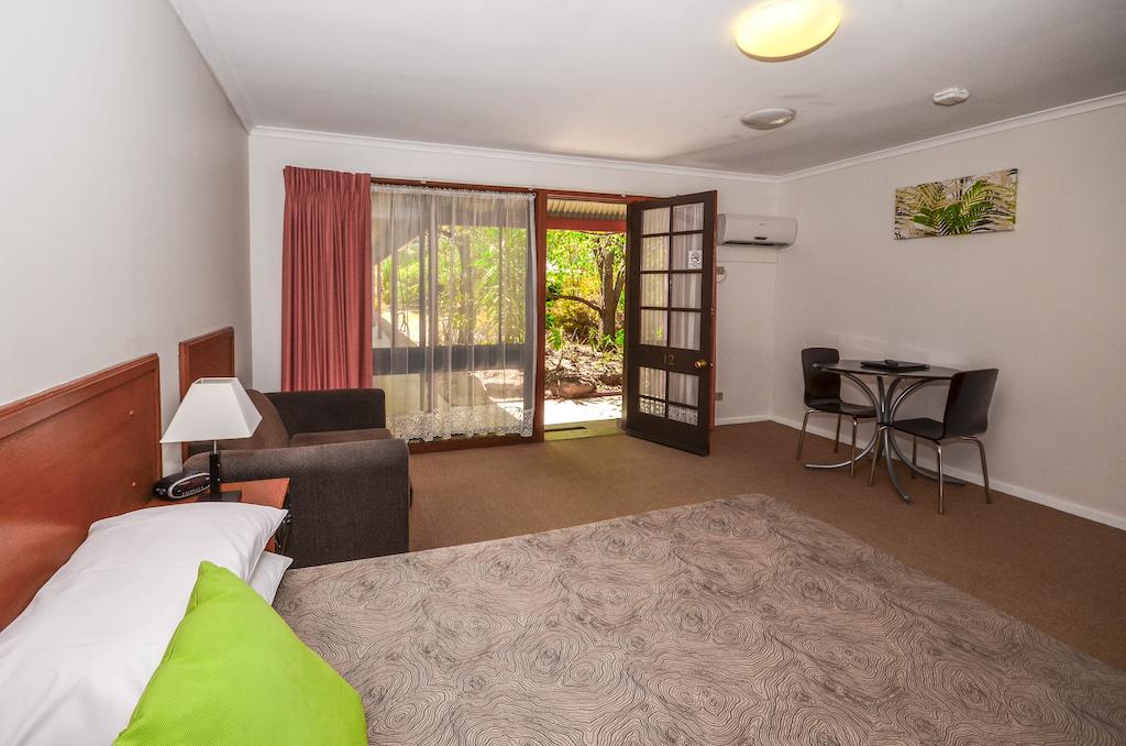River Country Inn (Adults Only) Moama Ruang foto