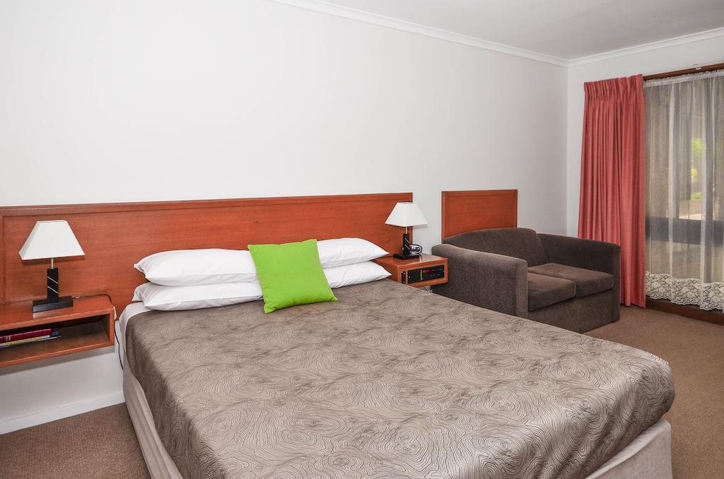 River Country Inn (Adults Only) Moama Ruang foto